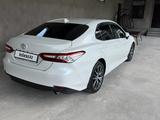 Toyota Camry 2021 года за 17 500 000 тг. в Шымкент – фото 3