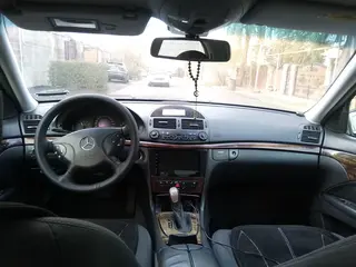 Mercedes-Benz E 320