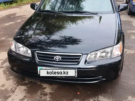 Toyota Camry 2000 года за 4 100 000 тг. в Алматы – фото 2