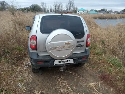 Chevrolet Niva 2013 года за 3 000 000 тг. в Актобе – фото 3