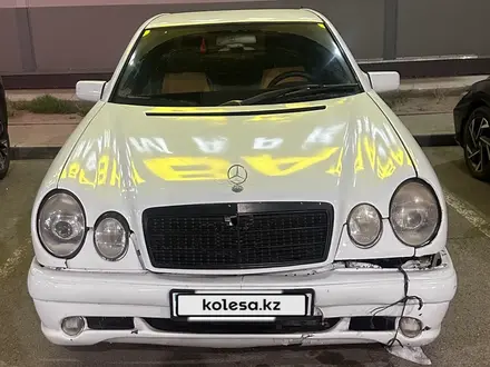 Mercedes-Benz E 320 1995 года за 2 050 000 тг. в Астана