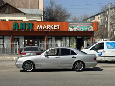 Mercedes-Benz E 280 1998 года за 3 700 000 тг. в Тараз – фото 4