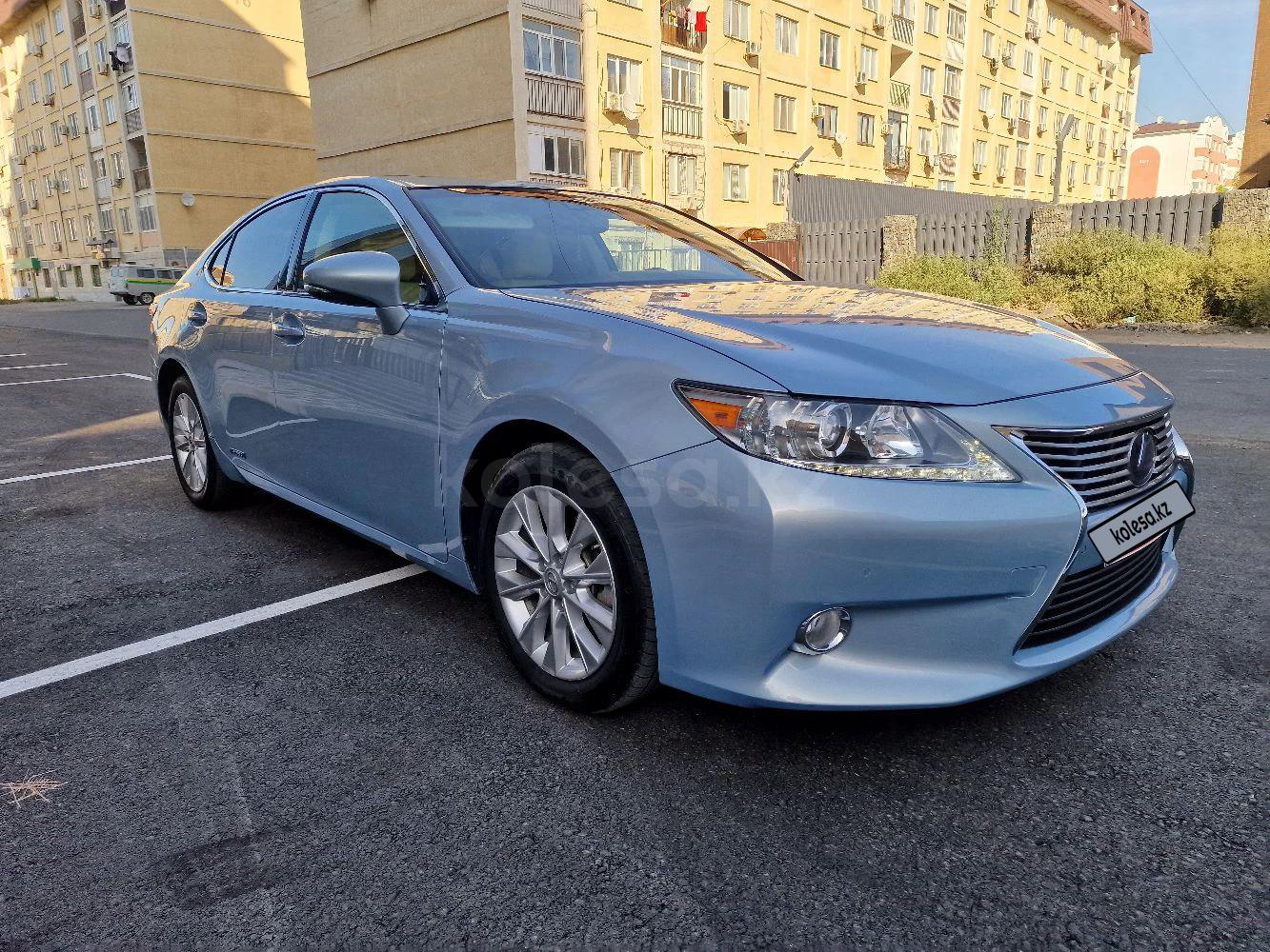 Lexus ES 300h 2012 г.