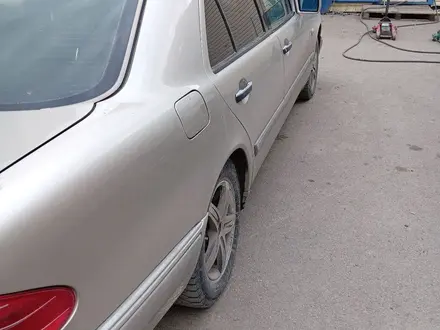 Mercedes-Benz E 230 1996 годаүшін2 400 000 тг. в Астана – фото 2