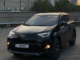 Toyota RAV4 2018 года за 10 000 000 тг. в Петропавловск – фото 2