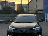 Toyota RAV4 2018 года за 10 000 000 тг. в Петропавловск