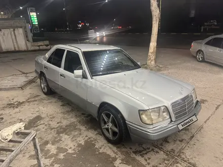 Mercedes-Benz E 220 1993 года за 2 000 000 тг. в Шымкент – фото 4