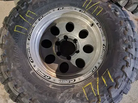 Грязевая шина Тоуо 305/70R16 б/у за 500 000 тг. в Атырау – фото 3