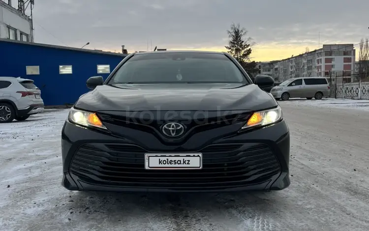 Toyota Camry 2018 года за 13 500 000 тг. в Рудный