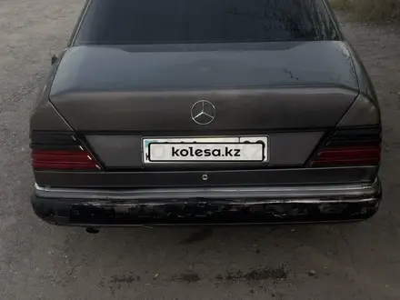 Mercedes-Benz E 200 1990 года за 850 000 тг. в Алматы – фото 4