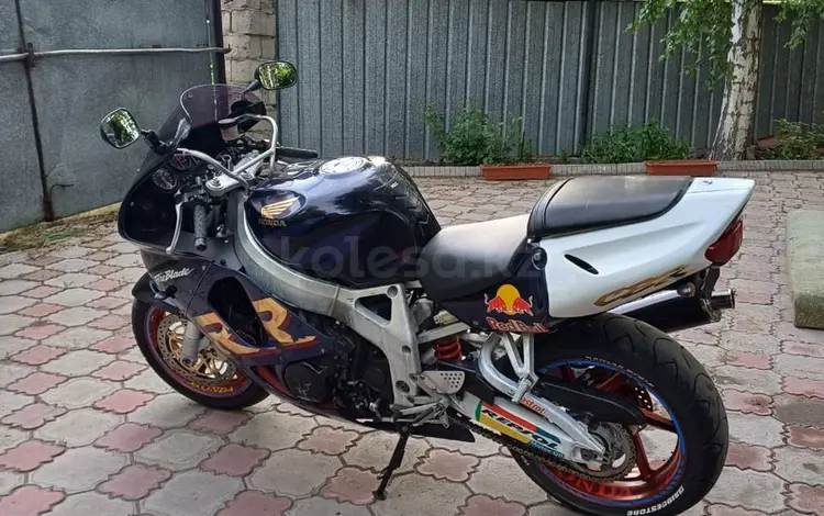 Honda  CBR 900RR Fireblade 1999 года за 1 300 000 тг. в Алматы