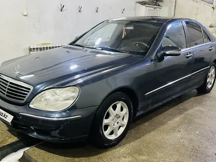 Mercedes-Benz S 320 1999 года за 3 100 000 тг. в Караганда