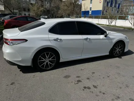 Toyota Camry 2021 года за 23 000 000 тг. в Алматы – фото 2