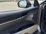 Toyota Camry 2018 года за 11 000 000 тг. в Актау – фото 5