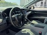 Toyota Camry 2018 года за 11 000 000 тг. в Актау – фото 4