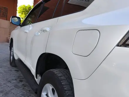 Toyota Land Cruiser Prado 2011 года за 13 900 000 тг. в Актобе – фото 17