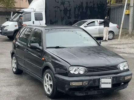 Volkswagen Golf 1995 года за 1 600 000 тг. в Алматы – фото 2