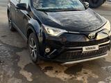 Toyota RAV4 2018 года за 9 000 000 тг. в Атырау – фото 5