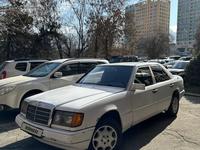 Mercedes-Benz E 200 1990 годаfor900 000 тг. в Алматы