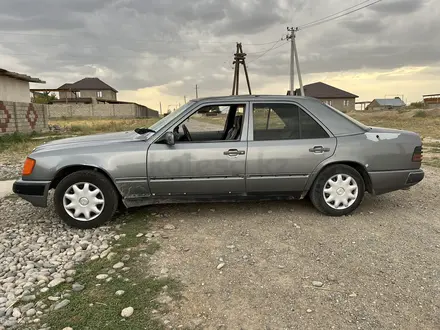 Mercedes-Benz E 200 1989 года за 700 000 тг. в Тараз – фото 2