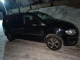 Volkswagen Touran 2010 года за 2 500 000 тг. в Уральск
