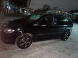 Volkswagen Touran 2010 года за 2 500 000 тг. в Уральск – фото 5