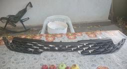 Решётка переднего бампера KIA K5 за 65 000 тг. в Алматы