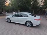 Toyota Camry 2021 года за 15 400 000 тг. в Алматы – фото 2