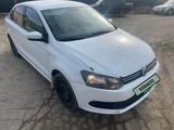 Volkswagen Polo 2014 года за 4 800 000 тг. в Атырау – фото 2