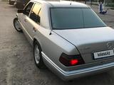 Mercedes-Benz E 200 1994 года за 2 000 000 тг. в Шардара – фото 3