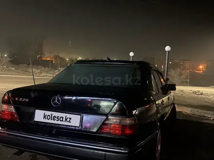 Mercedes-Benz E 220 1993 года за 1 850 000 тг. в Жезказган – фото 2