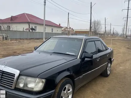 Mercedes-Benz E 220 1993 года за 1 850 000 тг. в Жезказган – фото 6