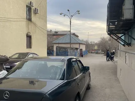 Mercedes-Benz E 260 1991 года за 1 650 000 тг. в Караганда – фото 4