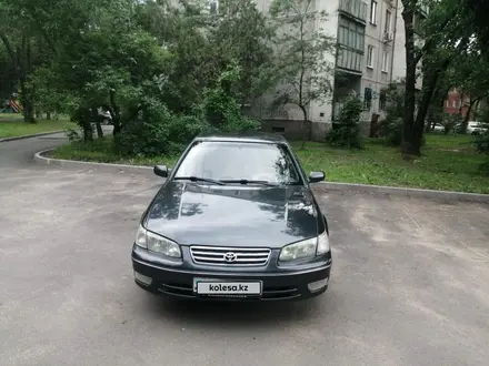 Toyota Camry 2000 года за 3 350 000 тг. в Алматы