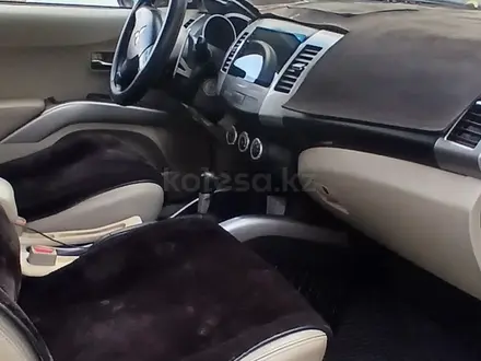 Mitsubishi Outlander 2007 года за 5 600 000 тг. в Усть-Каменогорск – фото 2
