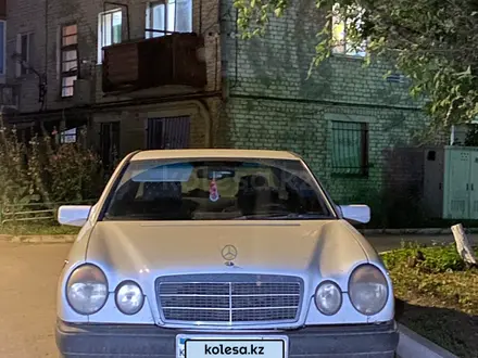 Mercedes-Benz E 200 1996 года за 1 700 000 тг. в Астана