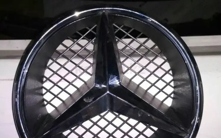 Значок на решетку радиатора Mercedes Benz за 35 000 тг. в Алматы