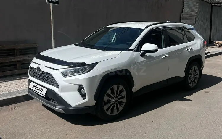 Toyota RAV4 2021 годаfor16 500 000 тг. в Астана