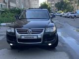 Volkswagen Touareg 2008 года за 6 800 000 тг. в Усть-Каменогорск – фото 2