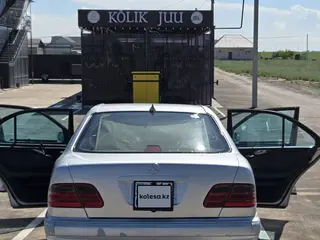 Mercedes-Benz E 320