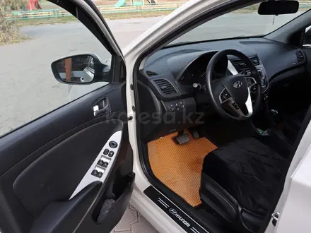 Hyundai Solaris 2015 года за 5 500 000 тг. в Караганда – фото 7
