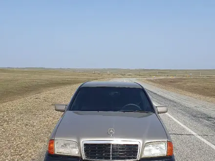 Mercedes-Benz C 180 1995 года за 1 850 000 тг. в Щучинск