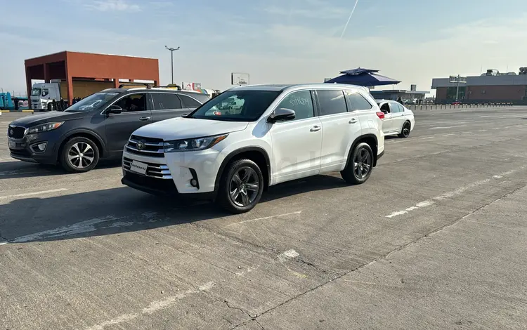 Toyota Highlander 2017 года за 13 700 000 тг. в Актобе