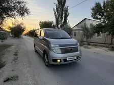 Nissan Elgrand, 2005
