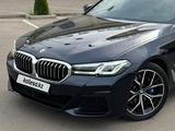 BMW 5 серия 2022 года за 23 500 000 тг. в Алматы – фото 2