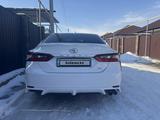 Toyota Camry 2020 года за 12 600 000 тг. в Алматы – фото 4