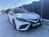 Toyota Camry 2020 года за 12 600 000 тг. в Алматы – фото 2