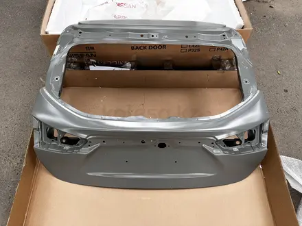 Крышка багажника на Nissan Qashqai за 220 000 тг. в Алматы – фото 2