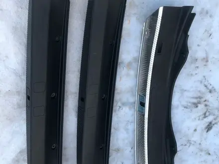Накладка на багажник бабочка на W164 за 811 тг. в Шымкент