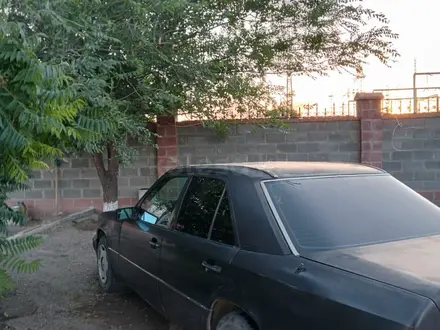 Mercedes-Benz E 230 1993 года за 1 650 000 тг. в Шу – фото 3